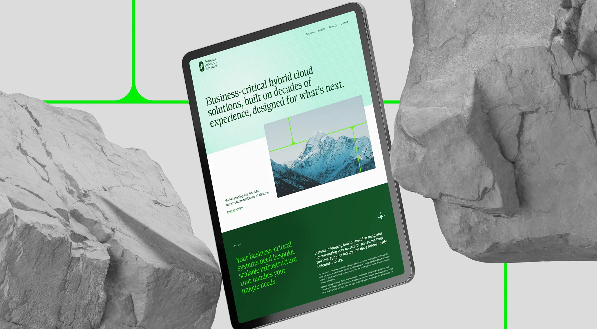 A tutor presenting a management course.